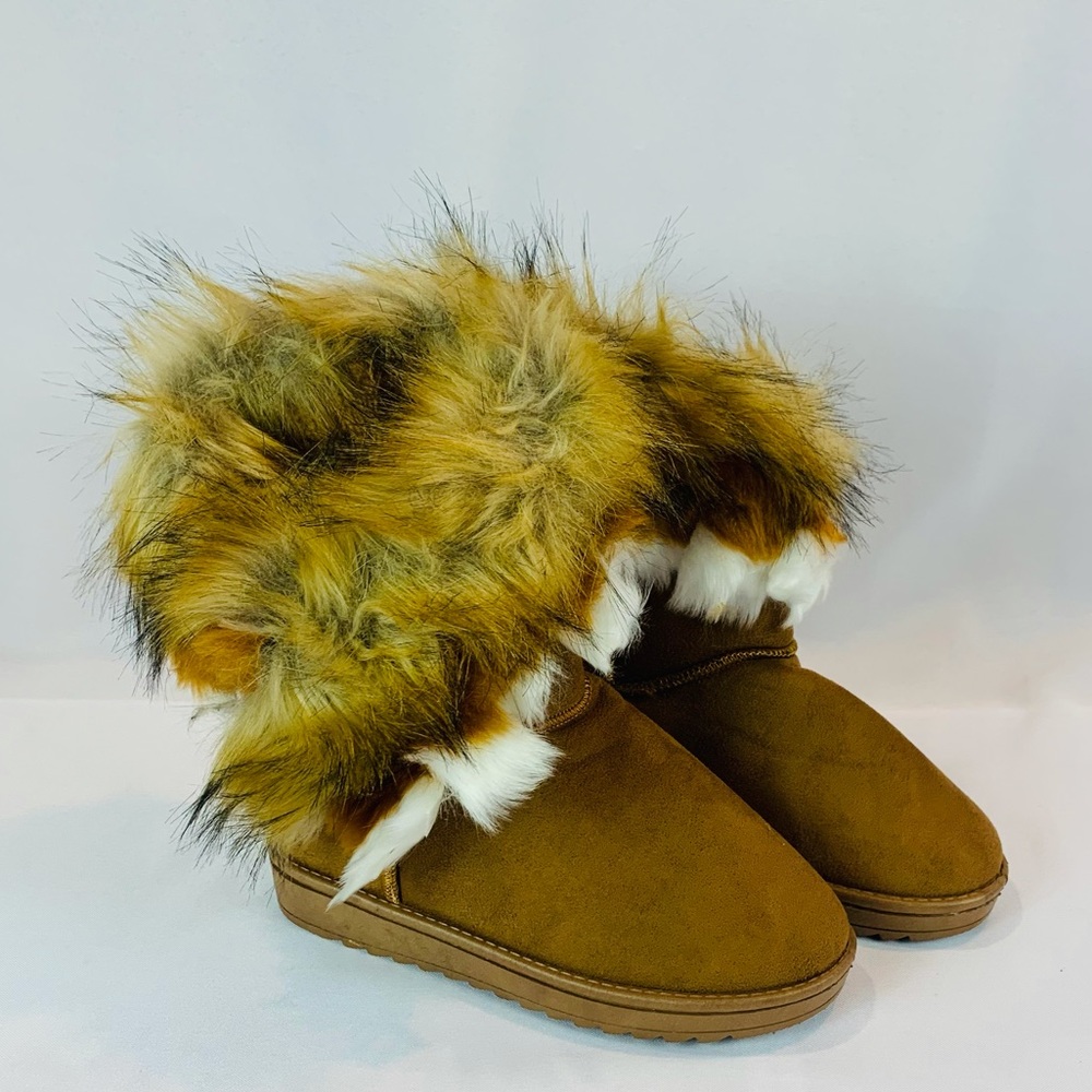 Brand New Women’s Size 6 Tan Faux Fur Lined Boots